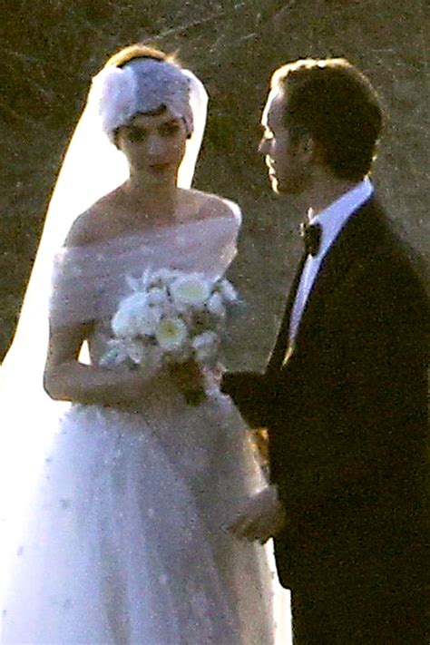 is anne hathaway married 2022
